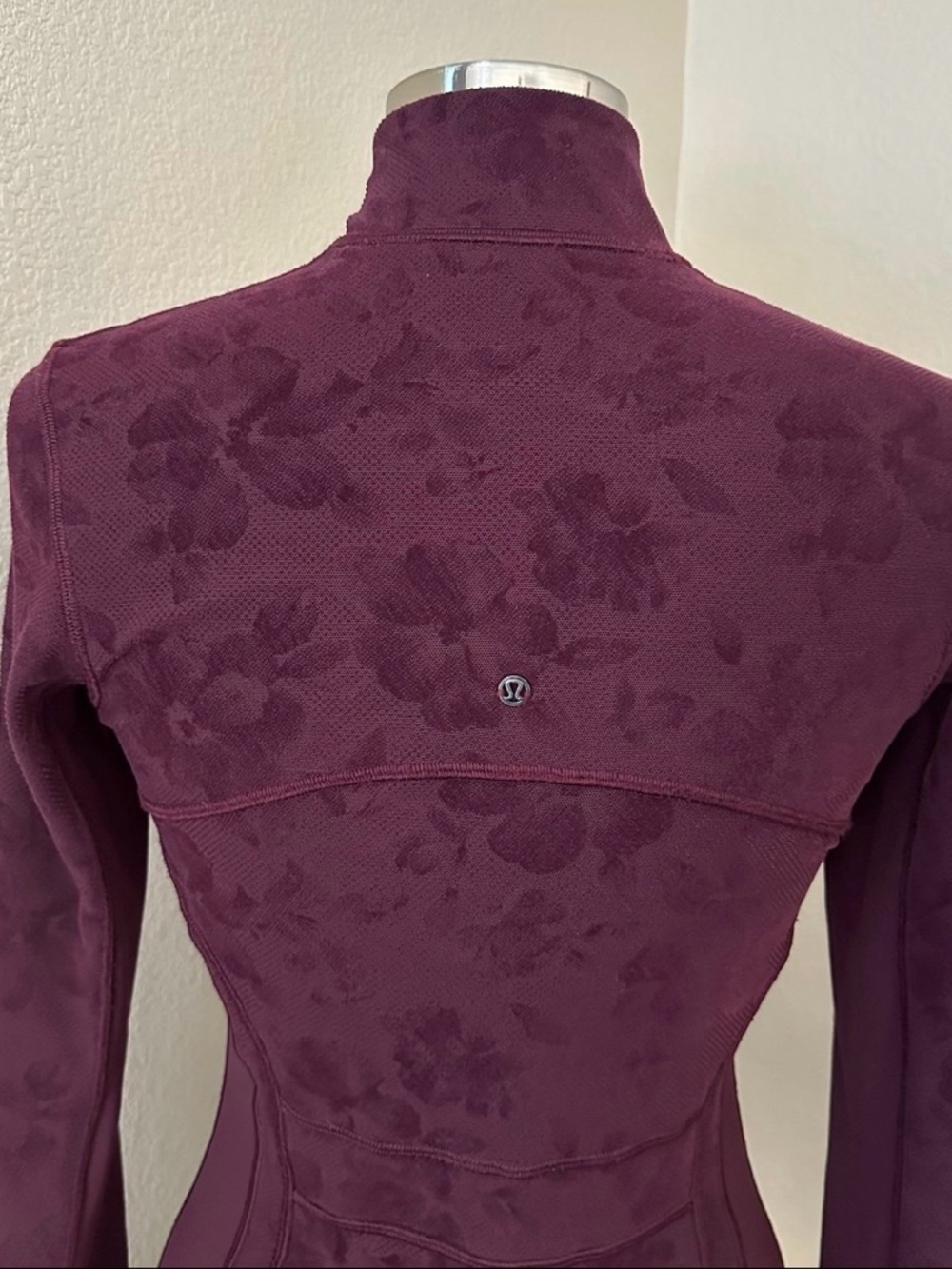 Lululemon Define Jacket Flocked Dark Adobe Burgundy Velvet Floral Sz 6 EUC - Picture 8 of 13